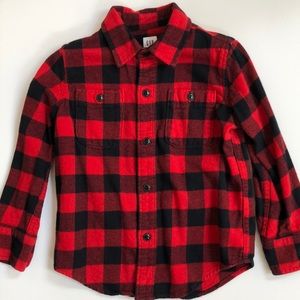 EUC GAP boys button down shirt size XS